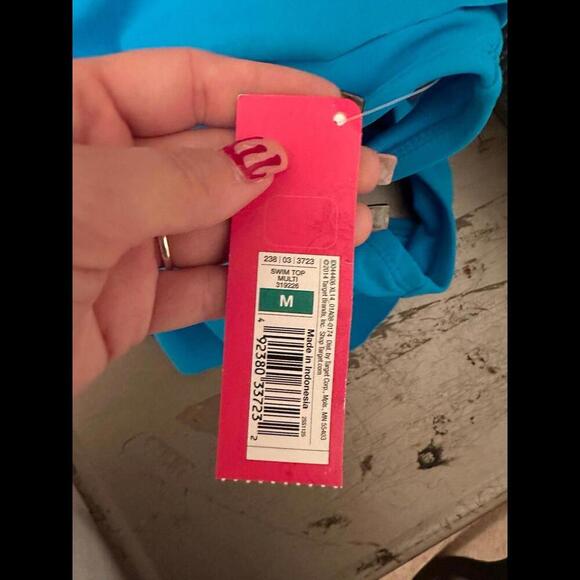 Chic Bikini Top - Your Passport to Poolside Glam - Picture 2 of 3